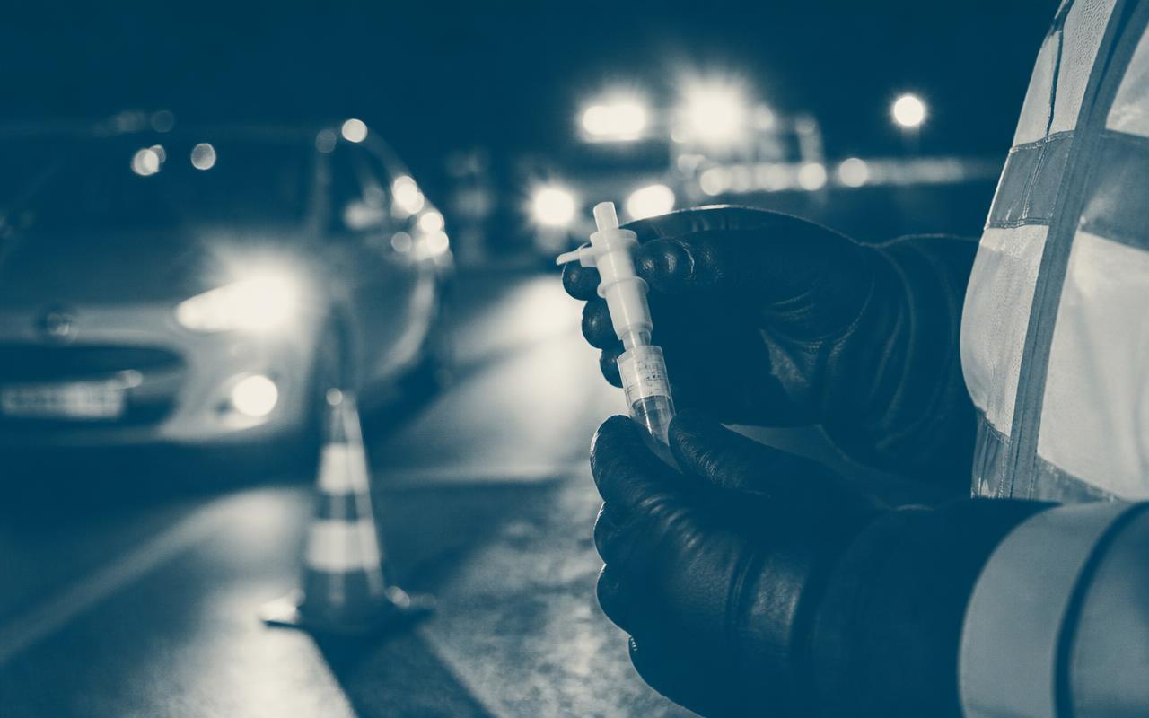 Contrôle routier de nuit et kit de dépistage salivaire